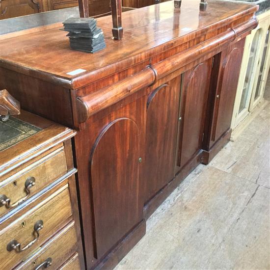 Mahogany sideboard(-)